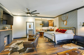 Modern Franklin Studio Prime Downtown Location!